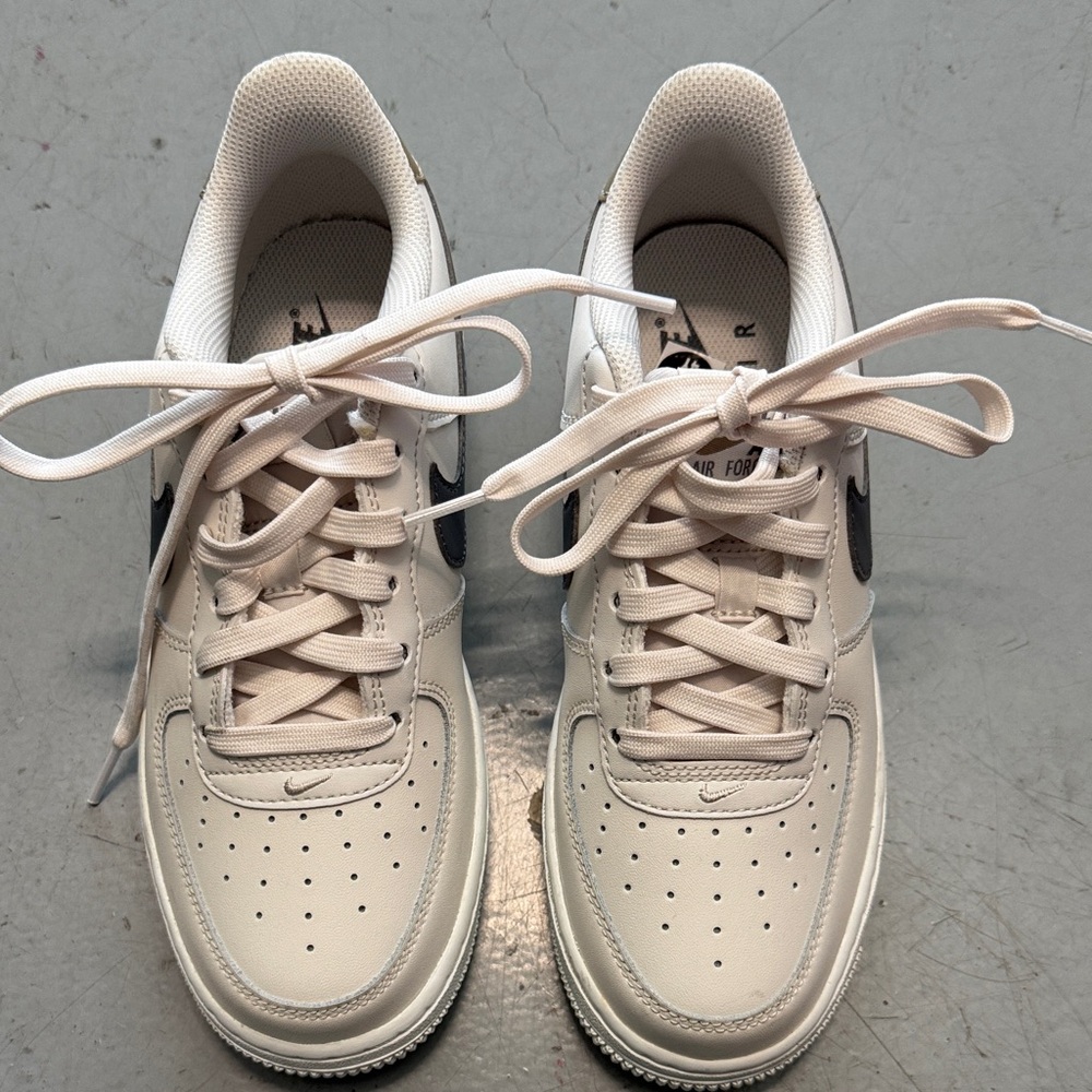 Nike Cream Low-Top Sneakers - like new